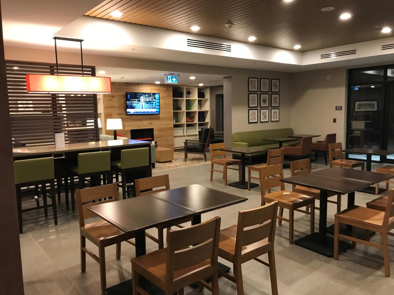 Country Inn & Suites by Radisson, Belleville, ON photo 4
