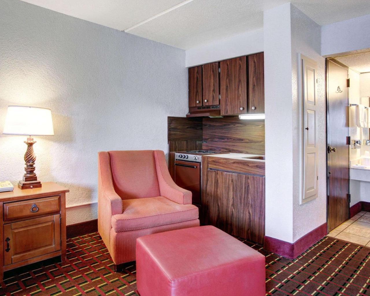 Rodeway Inn New Braunfels - San Antonio Area photo 2