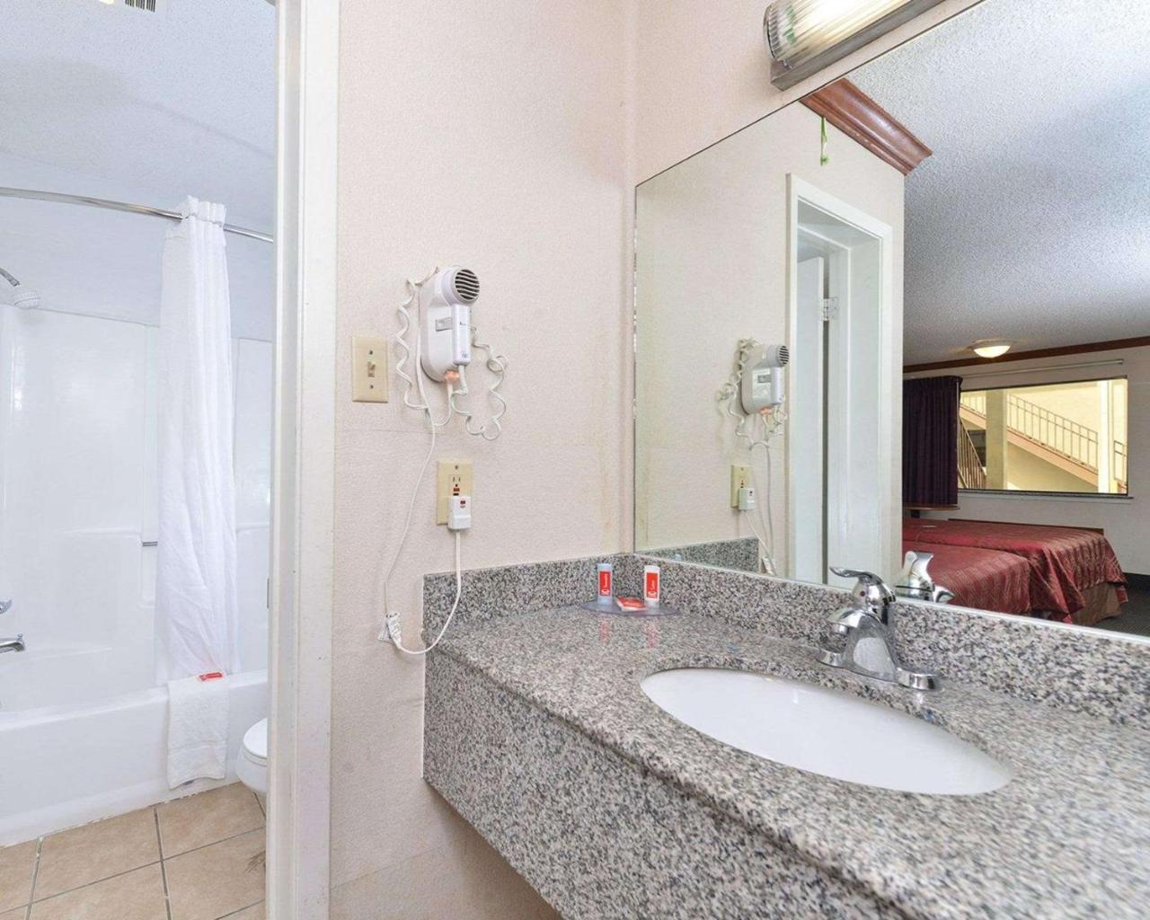 Econo Lodge Killeen near Fort Hood photo 2