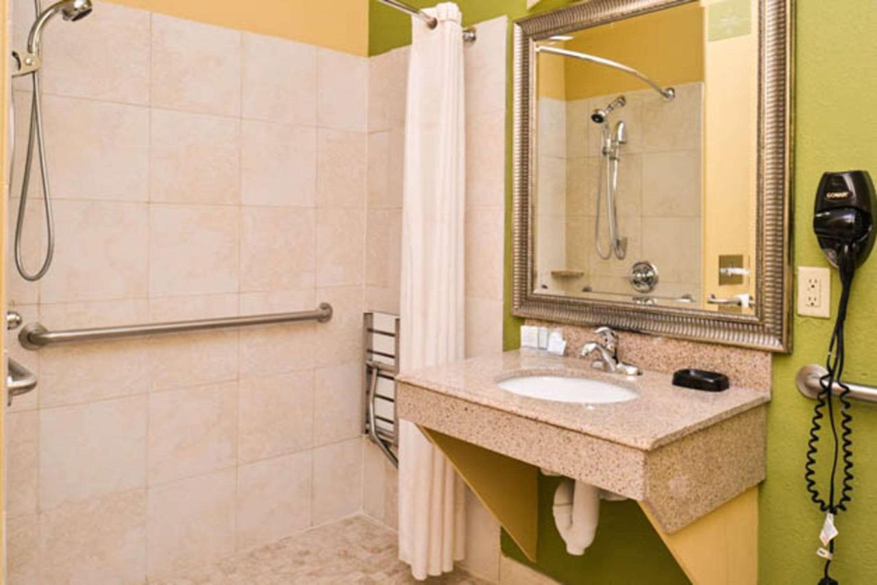 Sleep Inn & Suites Downtown Houston Near Convention Center photo 4