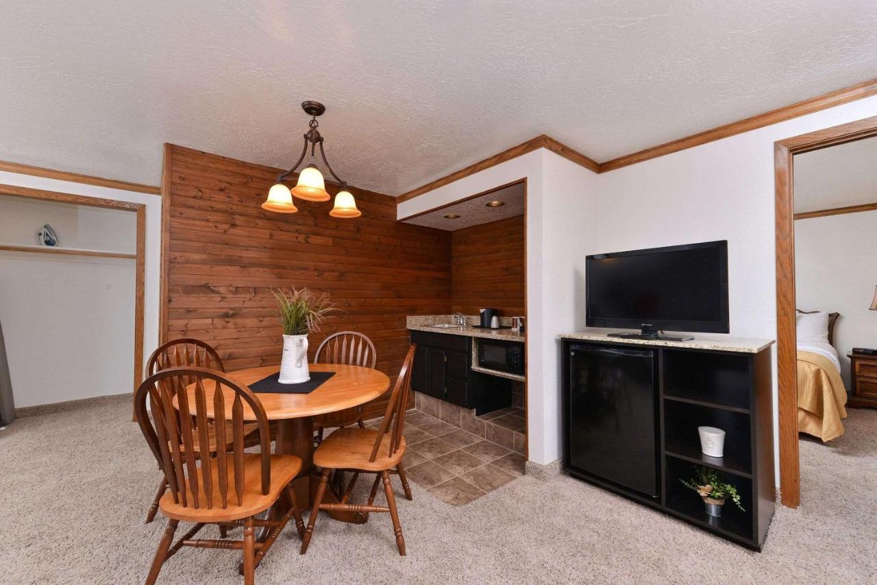 Quality Inn Vernal near Dinosaur National Monument photo 3
