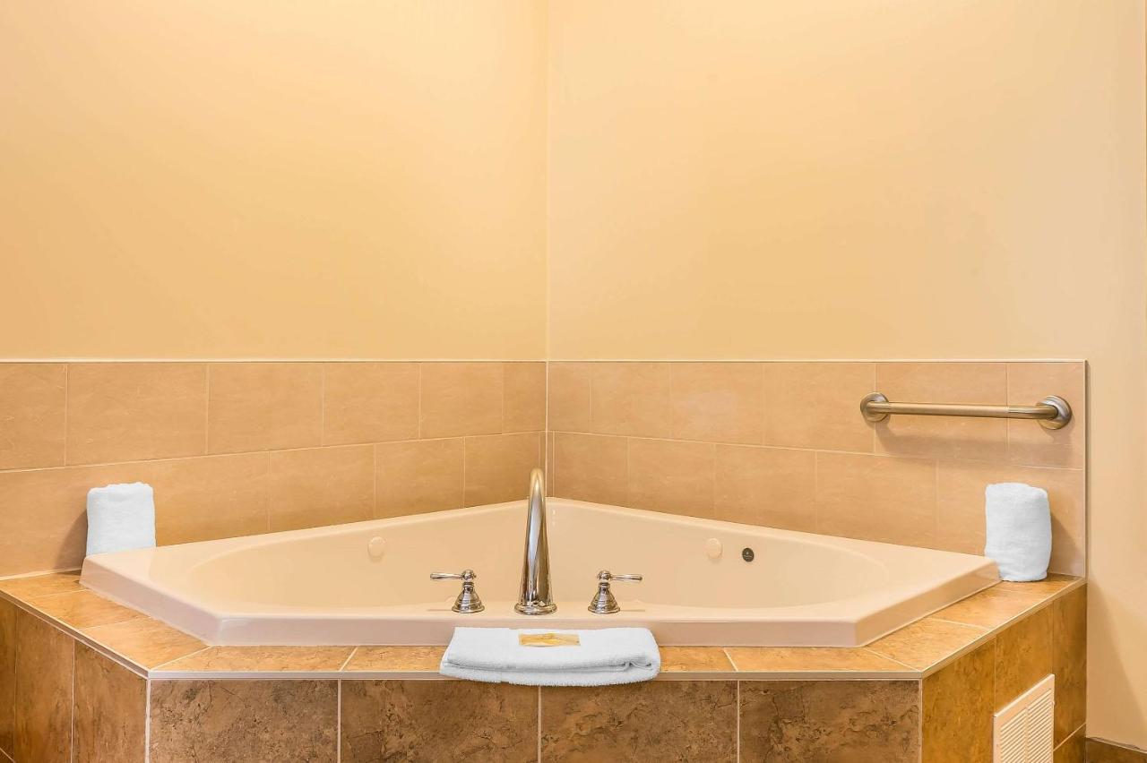 Quality Inn & Suites photo 3