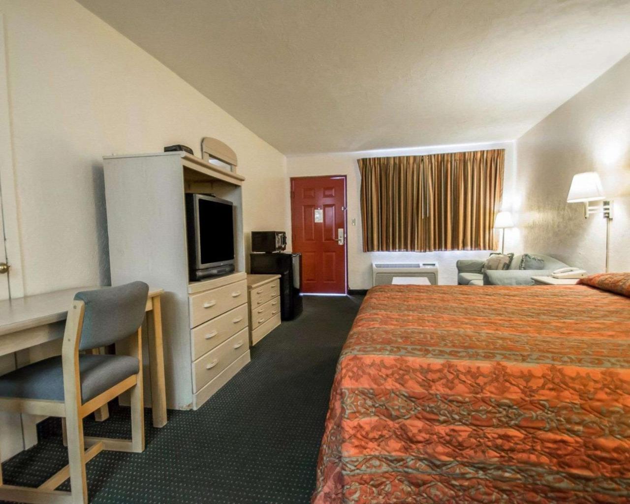 Rodeway Inn Gainesville - University Area photo 2