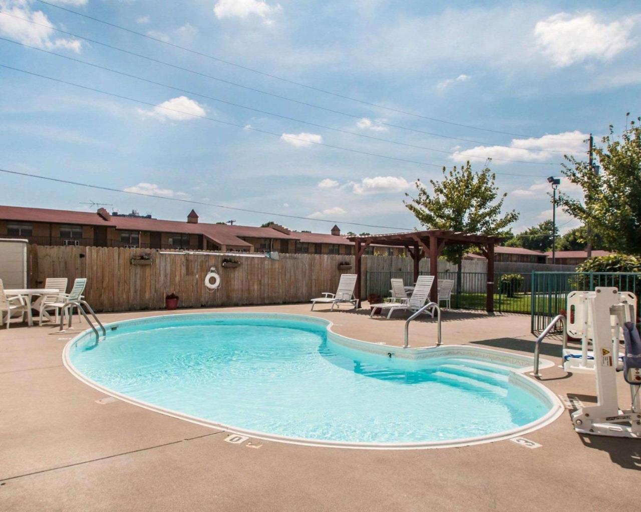Photo - Econo Lodge Springfield I-44