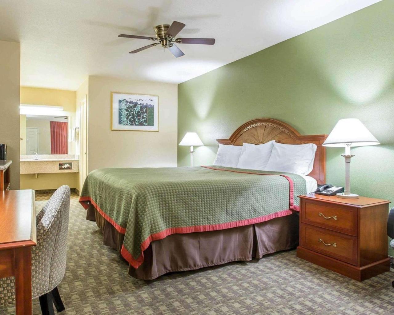 Rodeway Inn Delano photo 3