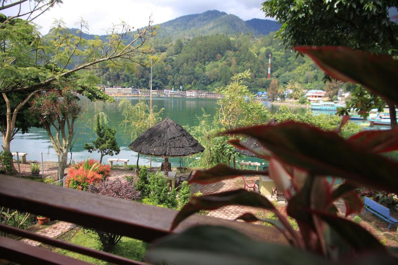 Pandu Lakeside Hotel Parapat photo 4