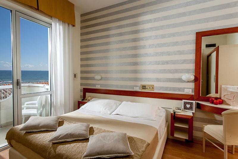 Hotel Aristeo Rimini fronte mare photo 2