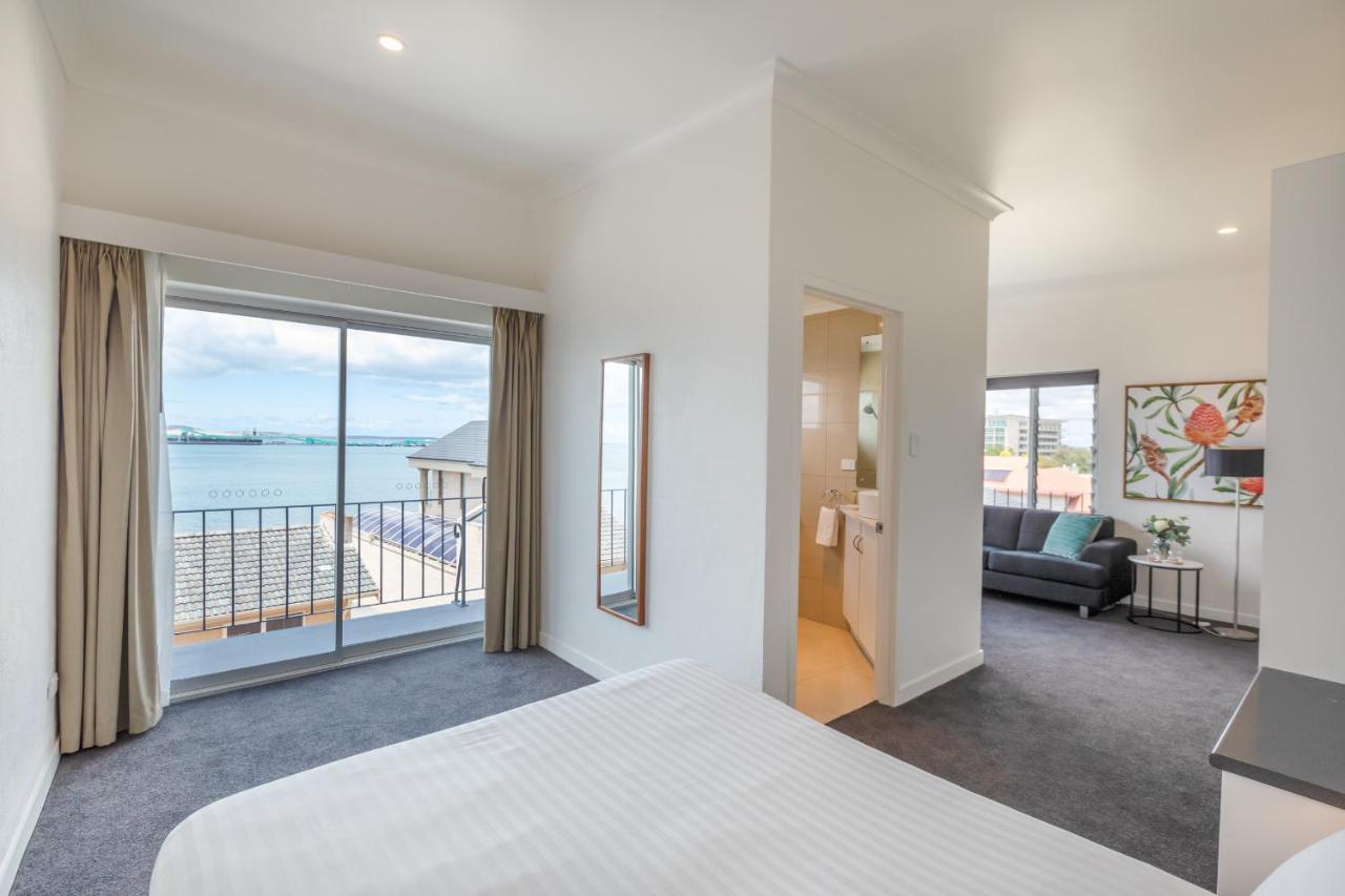 Bay 10 - Suites and Apartments