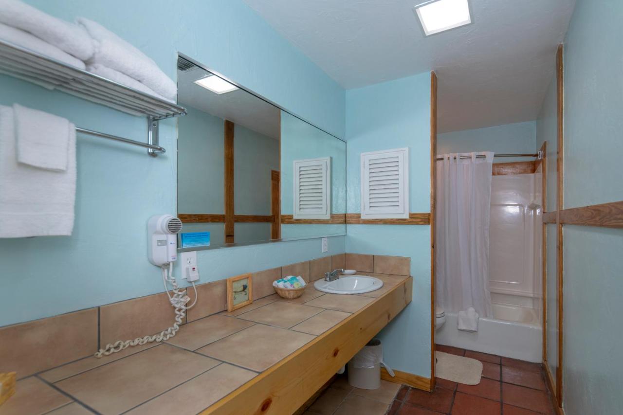 D&R Pelican Bay Resort photo 4
