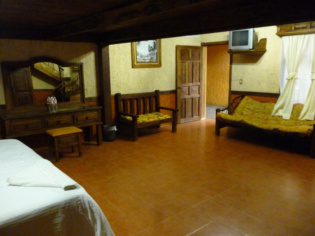 Hotel Temático Mision Colonial