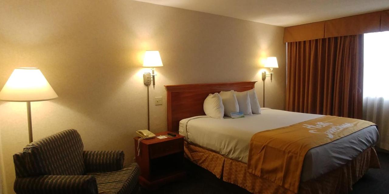 Days Inn by Wyndham Sidney OH photo 2