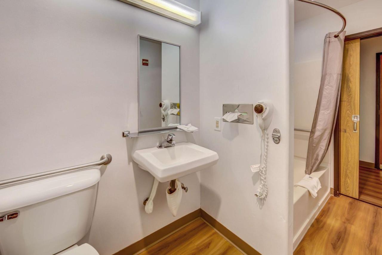 Motel 6 Sutherlin, OR - I-5 photo 2