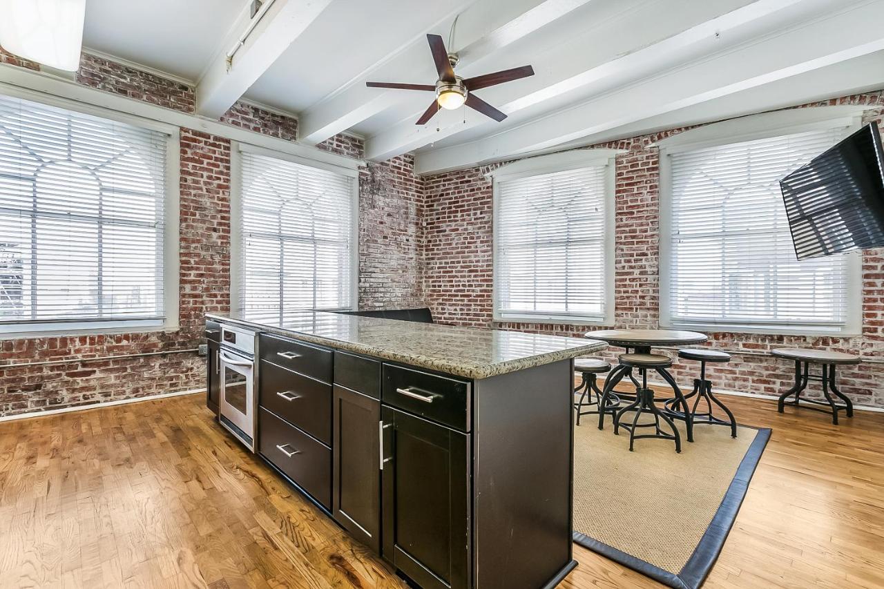 Stunning Condos - Heart of NOLA - Walk Everywhere photo 2