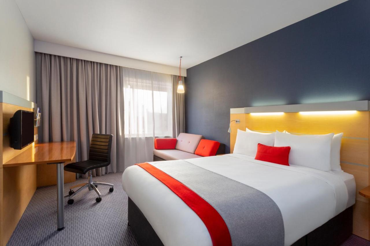 Holiday Inn Express Birmingham Redditch by IHG - 4