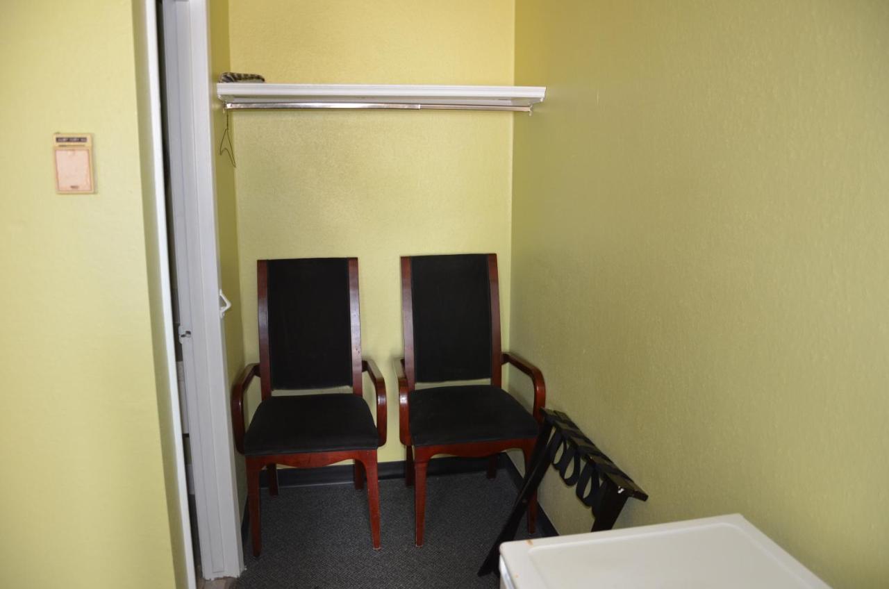 Coachman Inn photo 2