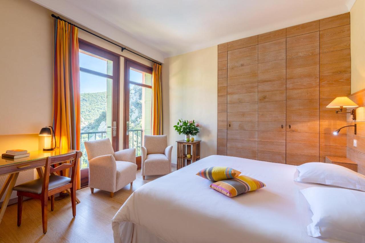 Les Pyrénées - le Grand Hôtel & le Château - 4