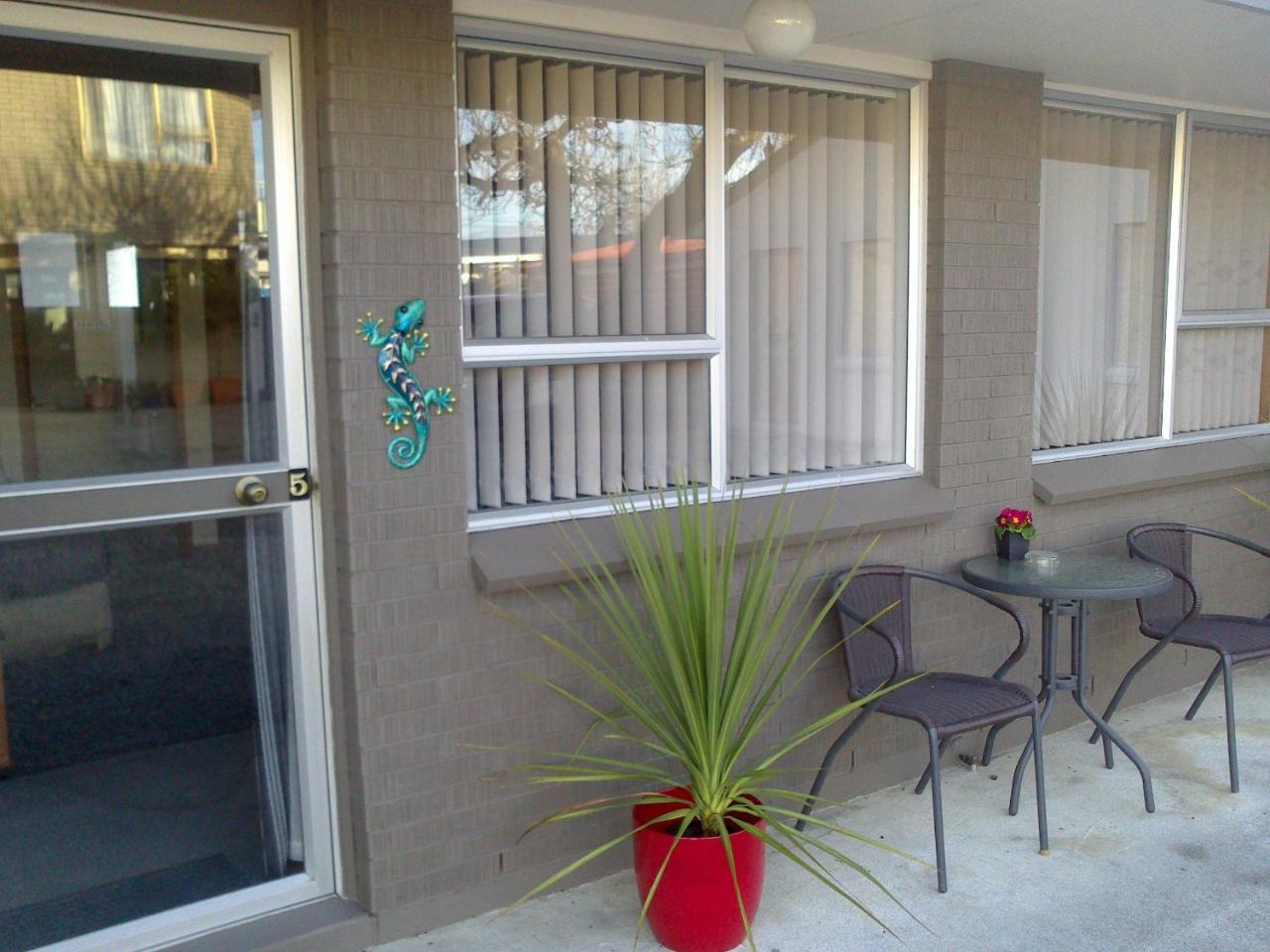 Almond Court Motel photo 3