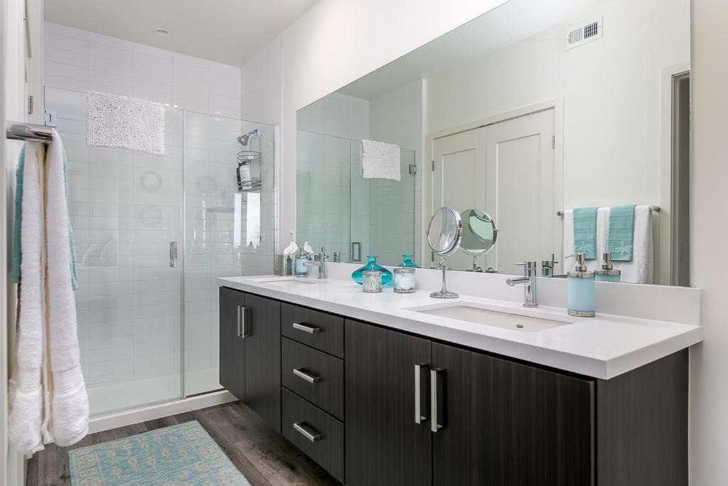 Ocean View 3 Bedrooms Condo, just steps from the park, pier & water! photo 4