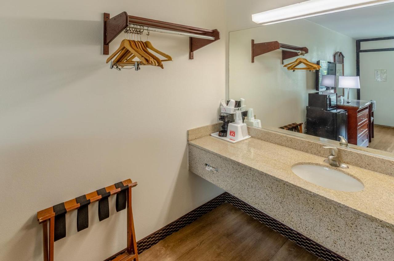 Photo - Econo Lodge
