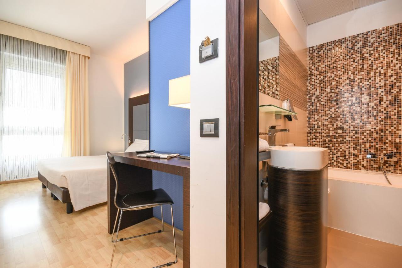 Hotel City photo 4