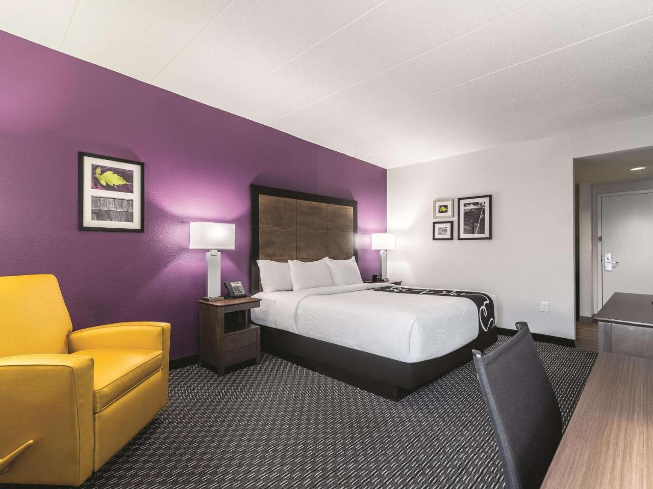 La Quinta Inn & Suites by Wyndham Salem NH photo 2