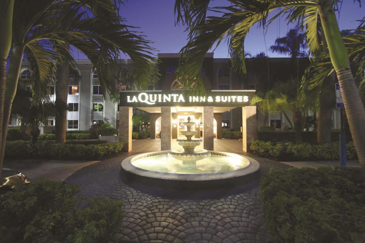 La Quinta Inn & Suites by Wyndham Coral Springs South photo 2
