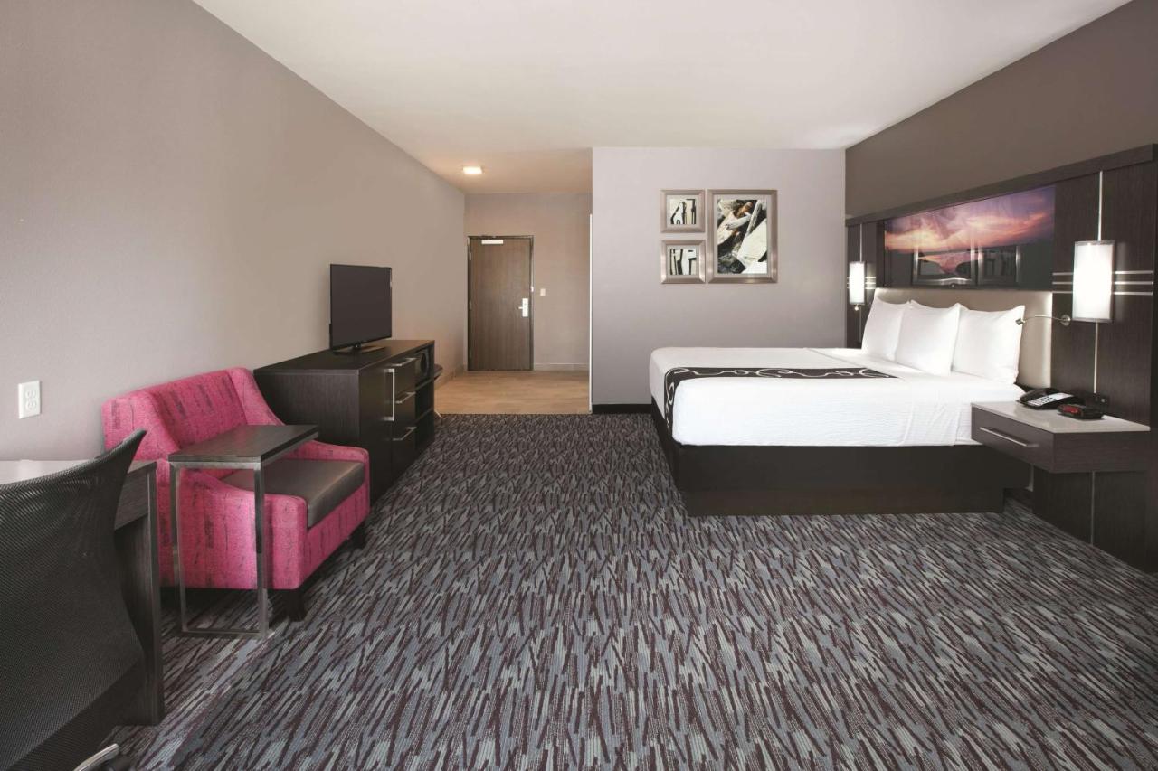 La Quinta Inn & Suites by Wyndham Amarillo Airport photo 2