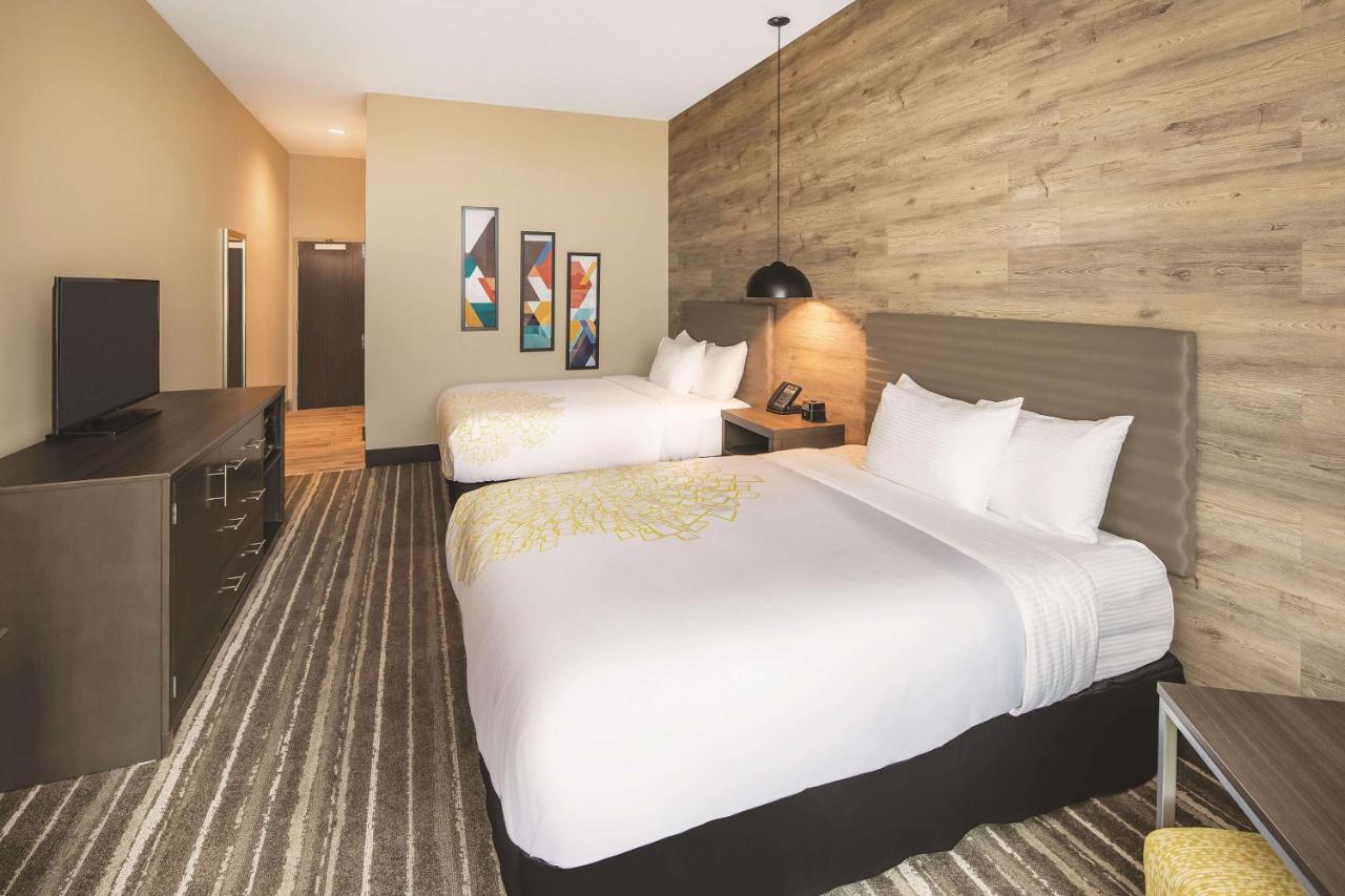La Quinta Inn & Suites by Wyndham Atlanta South - McDonough photo 2