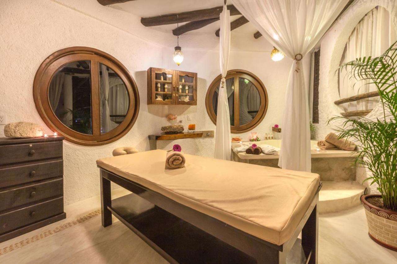Beachfront Hotel La Palapa - Adults Only photo 2