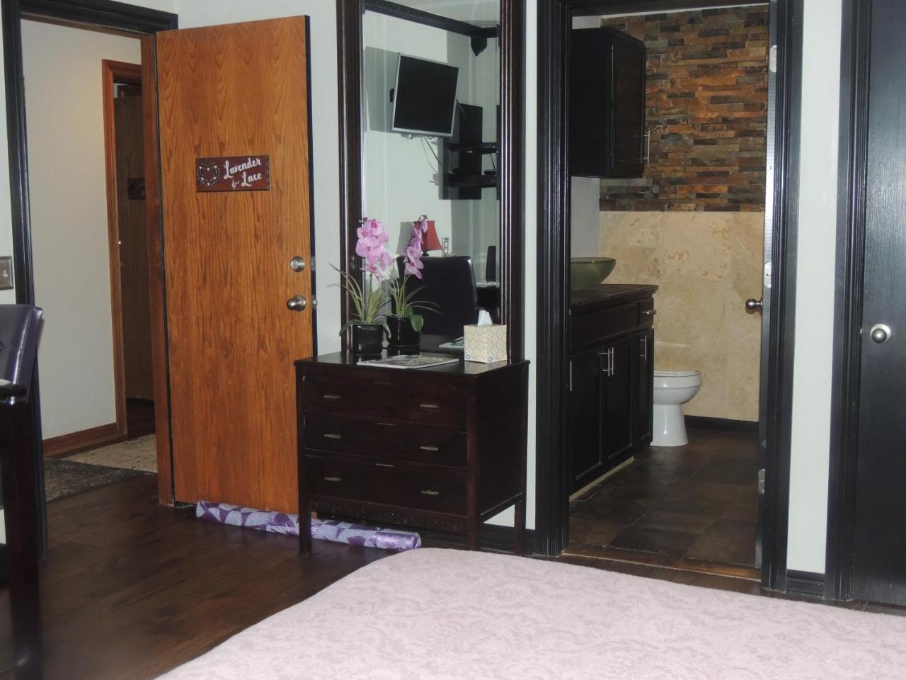 The Whispering Pines Inn photo 2