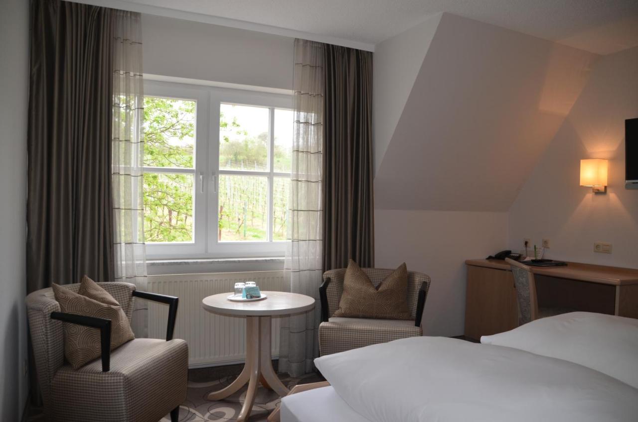Castell Hotel & Restaurant photo 2