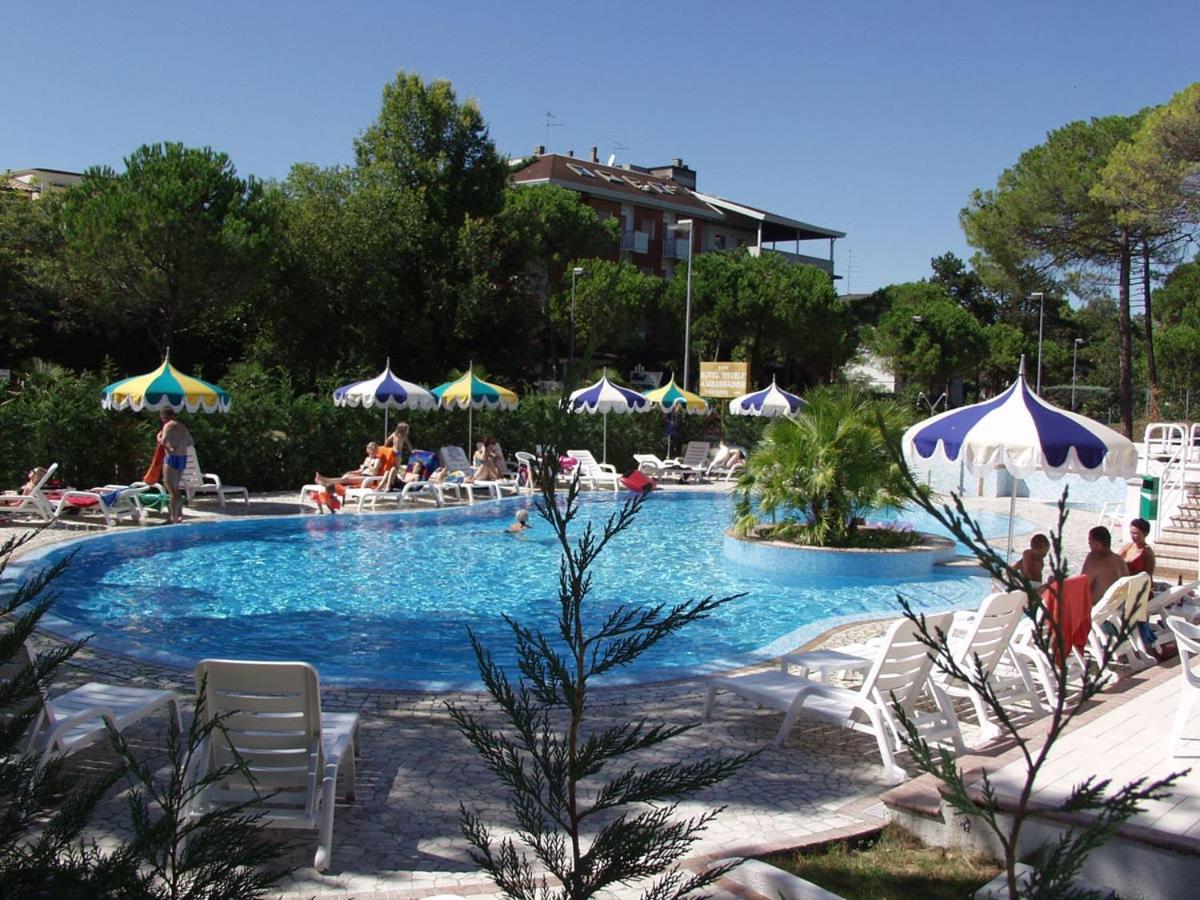 Hotel Ambassador Meuble photo 3