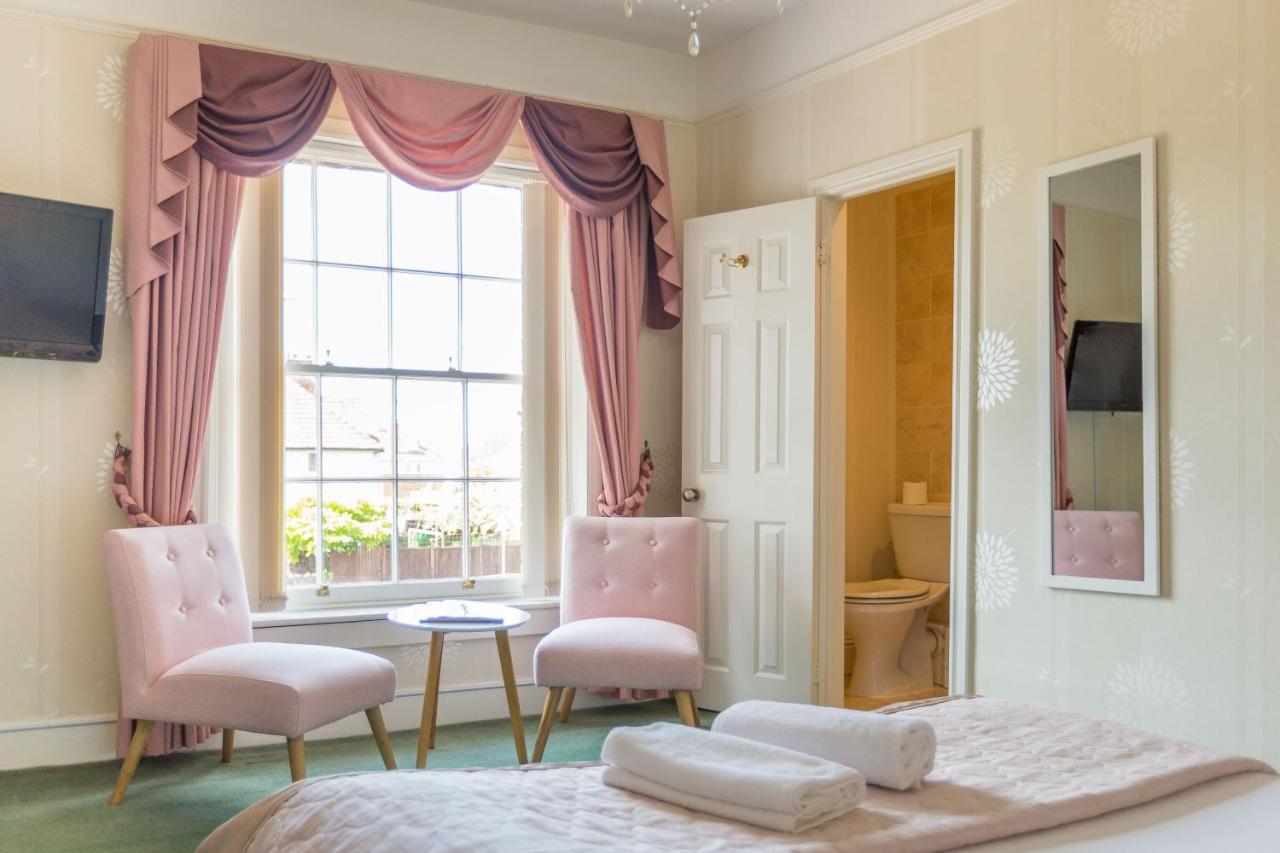 Beaufort Lodge - Central Location & Free Parking photo 2