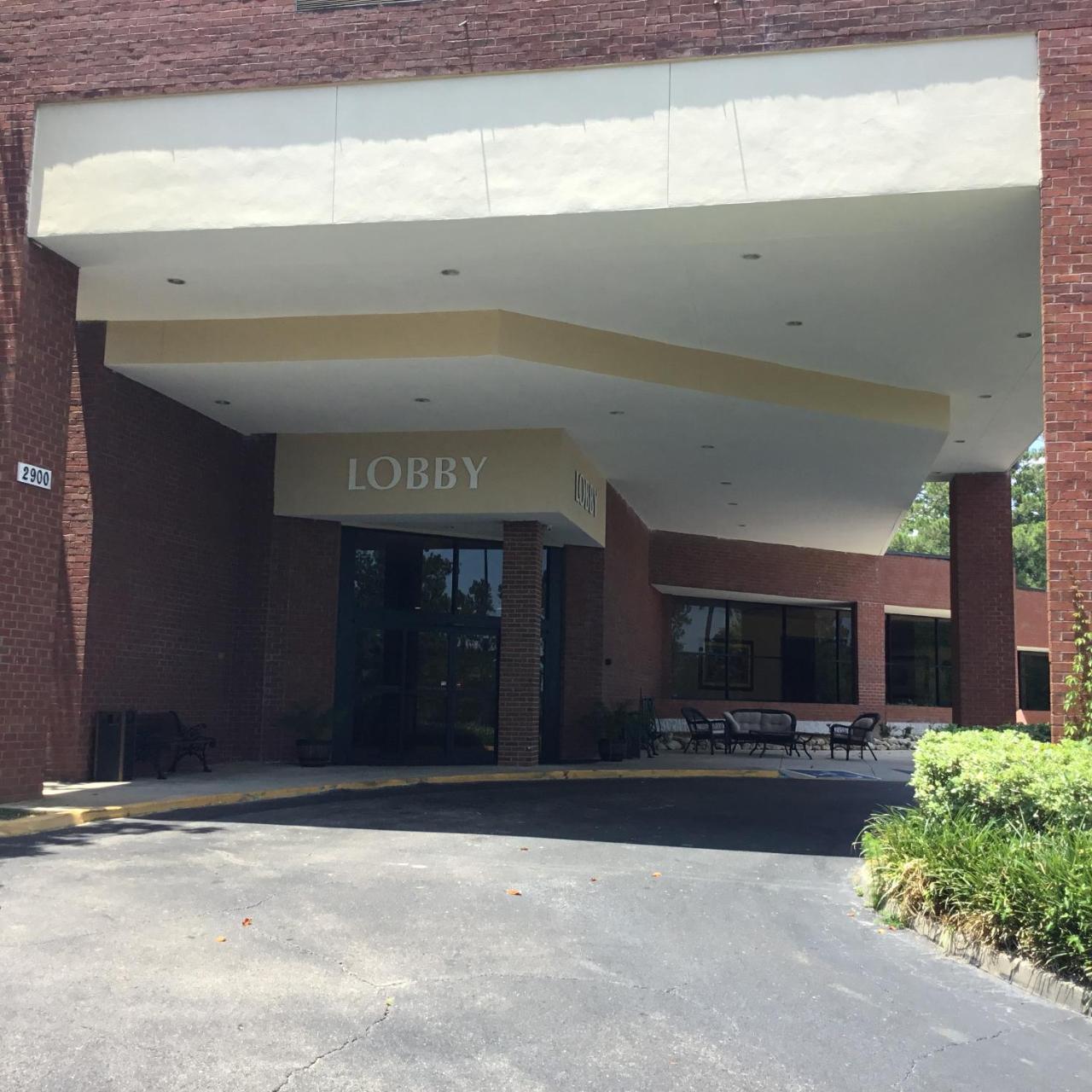 Days Inn & Suites by Wyndham Tallahasee Conf Center photo 4