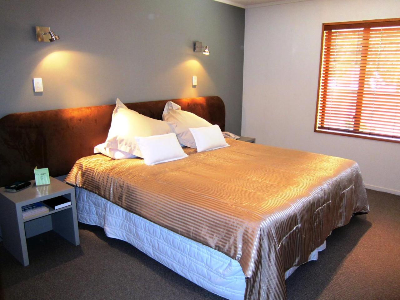 St James Apartments photo 3