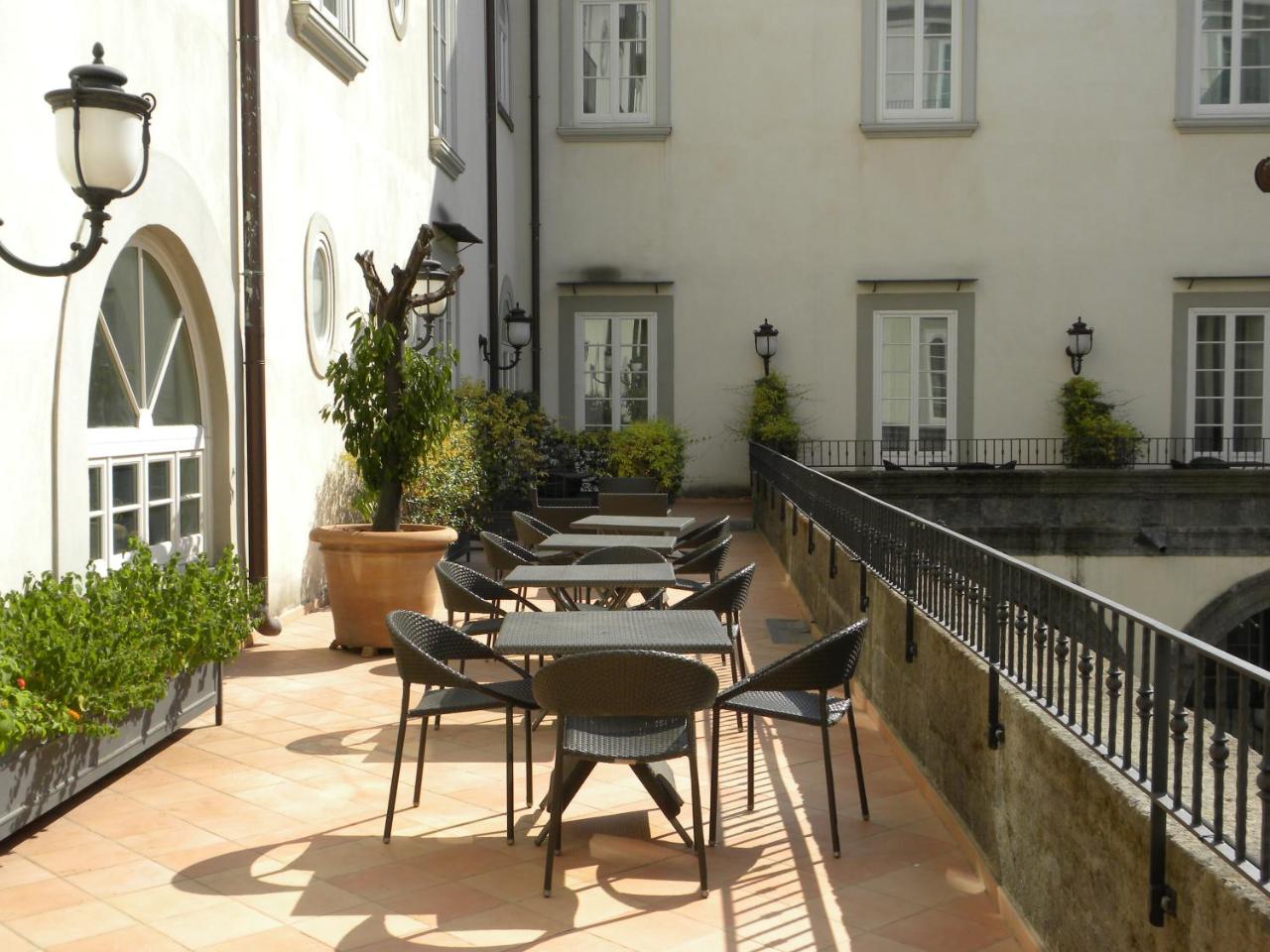 Palazzo Caracciolo Naples photo 3