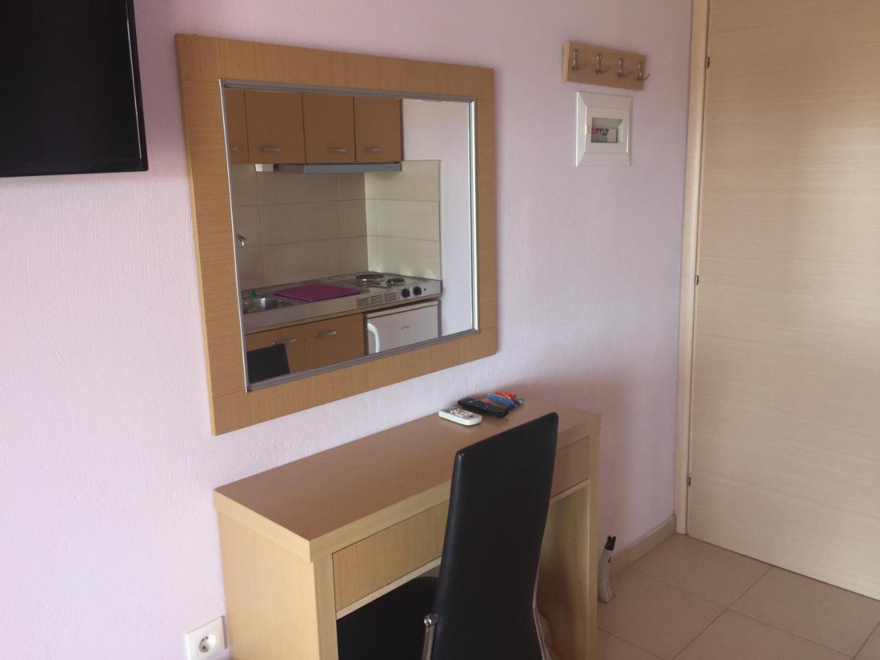 Dimis Studios and Apartments - 6
