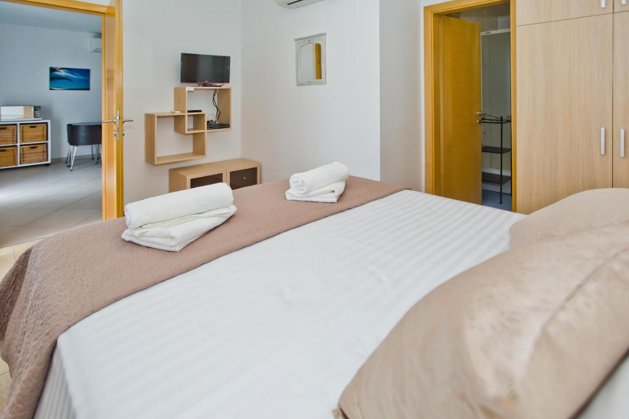 Luxurious Apartments Maslina with Beach - 5