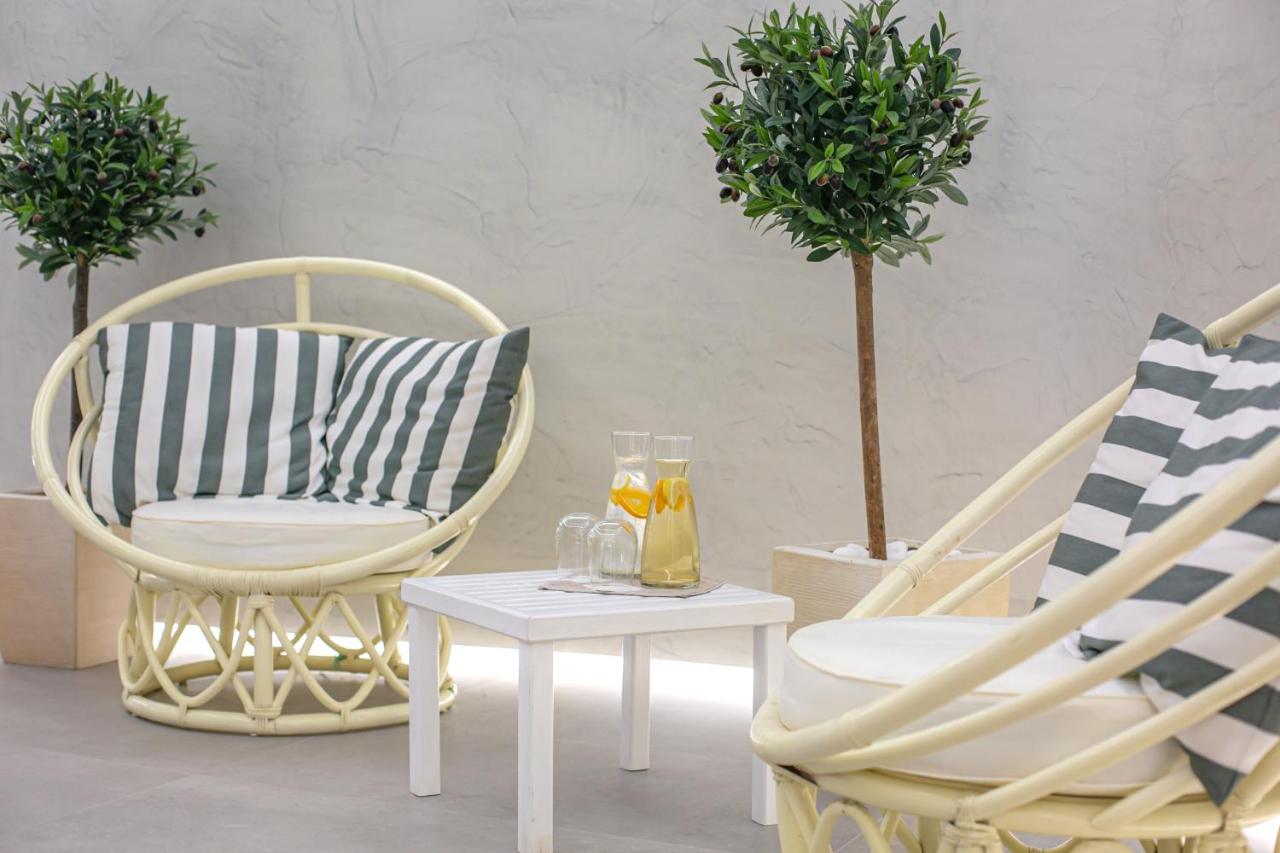Acroterra Rosa Luxury Suites & Spa - 5