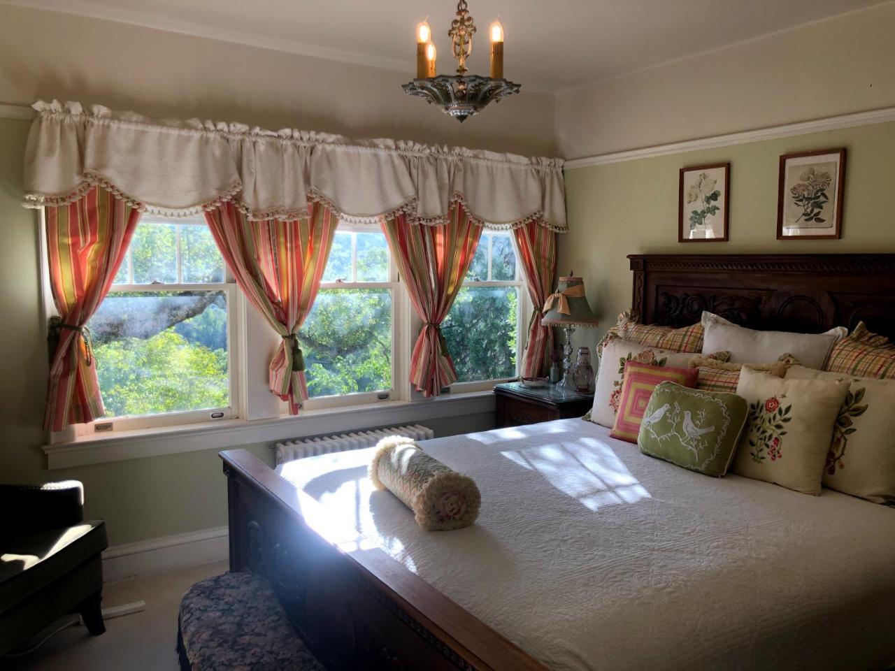 The Inn on Knowles Hill Bed & Breakfast Hotel