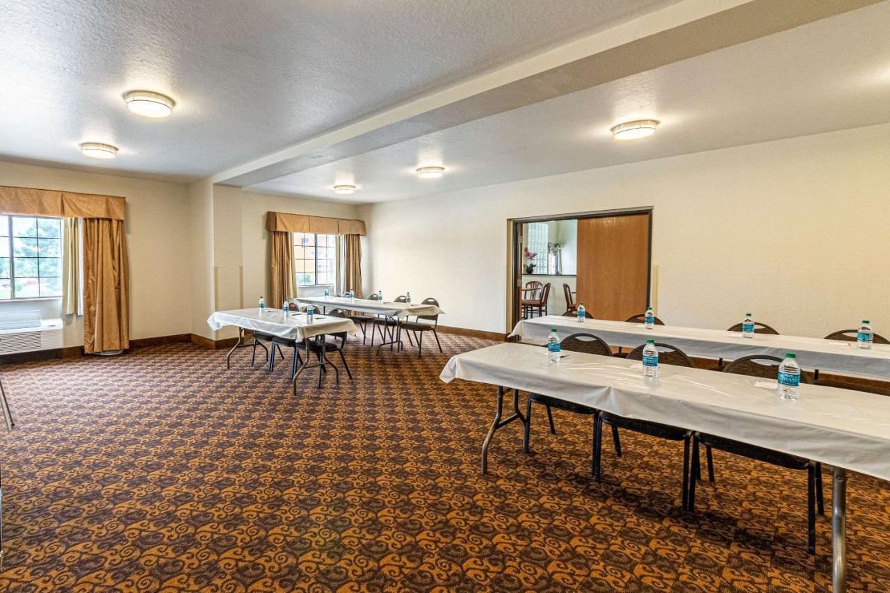 Quality Suites San Antonio Brooks City Base photo 2