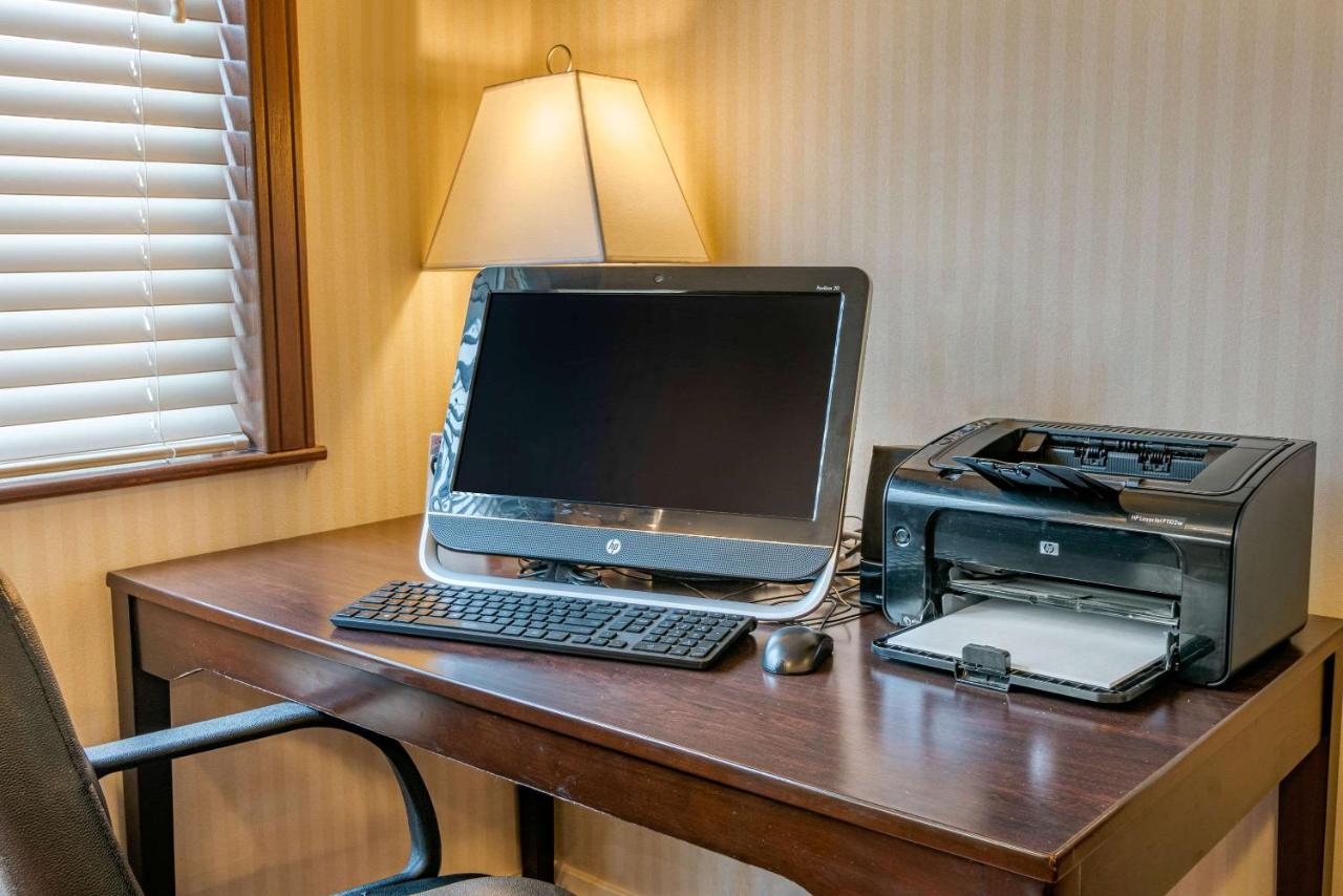Quality Inn Bend North photo 3