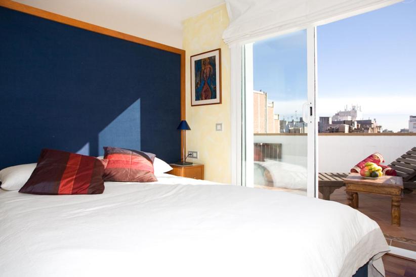Gaudi penthouse with terrace views - 4