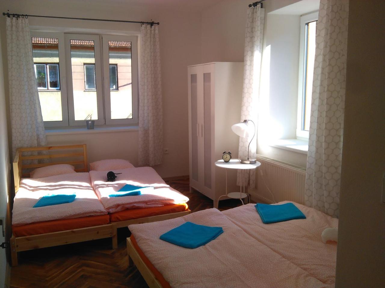 UBYTOVÁNÍ SVOJANOV - 4