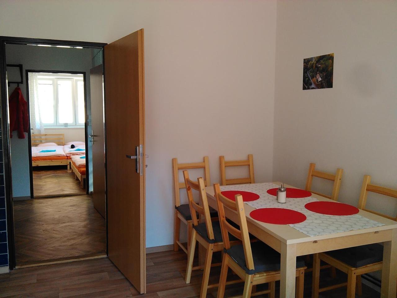 UBYTOVÁNÍ SVOJANOV - 6