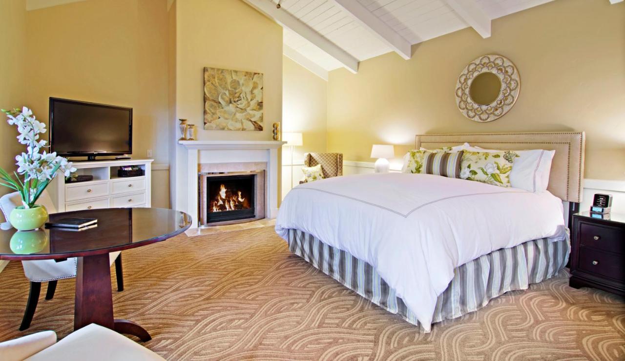 Carriage House Inn - 5
