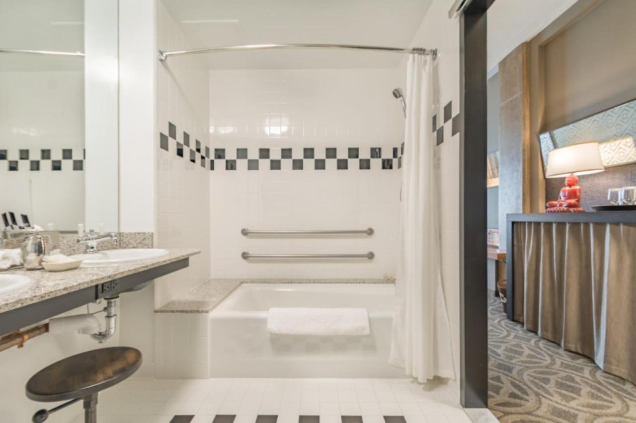 Proximity Hotel - 3
