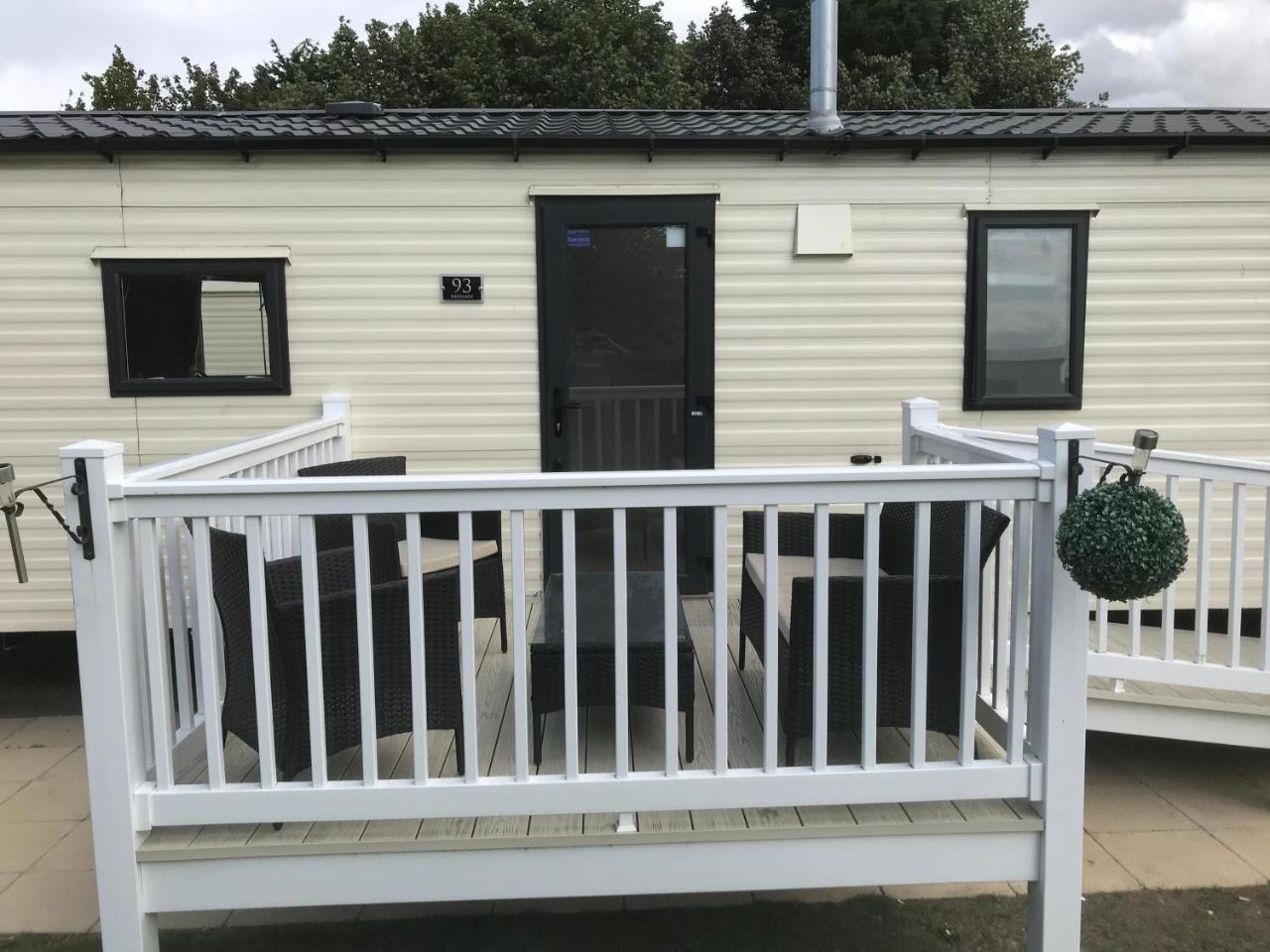 3 bedroom deluxe caravan - 2