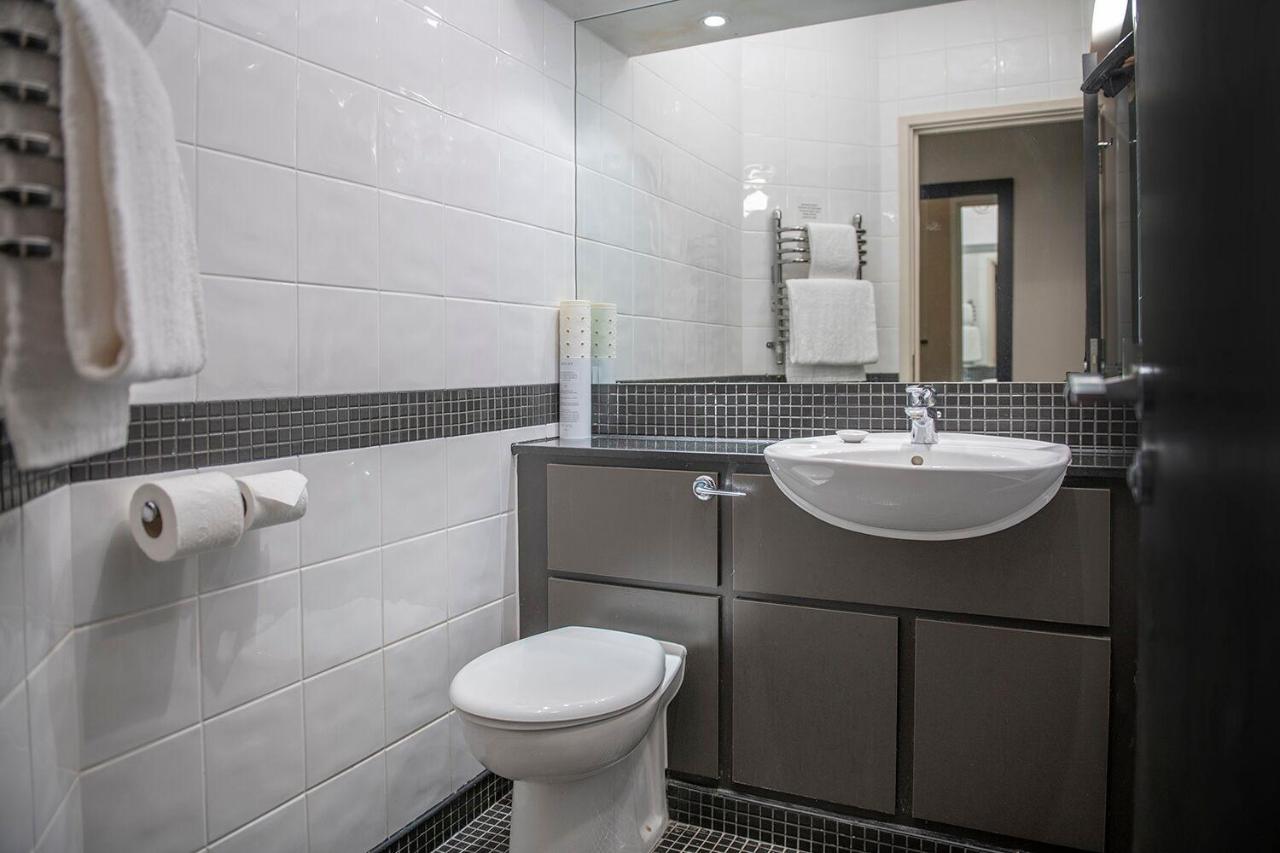 De Vere Latimer Estate photo 4