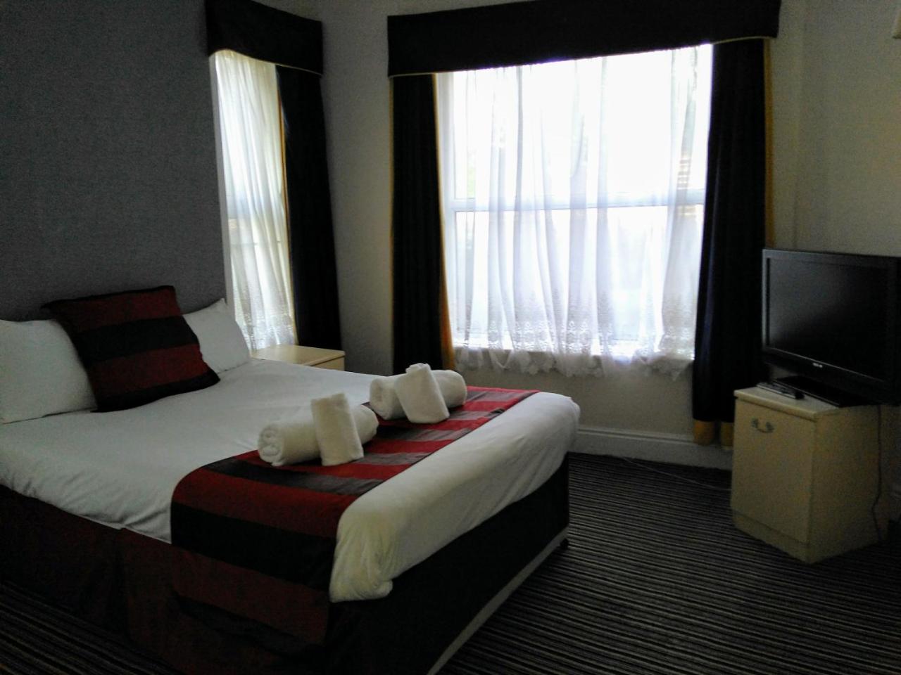 The Crown Hotel photo 3